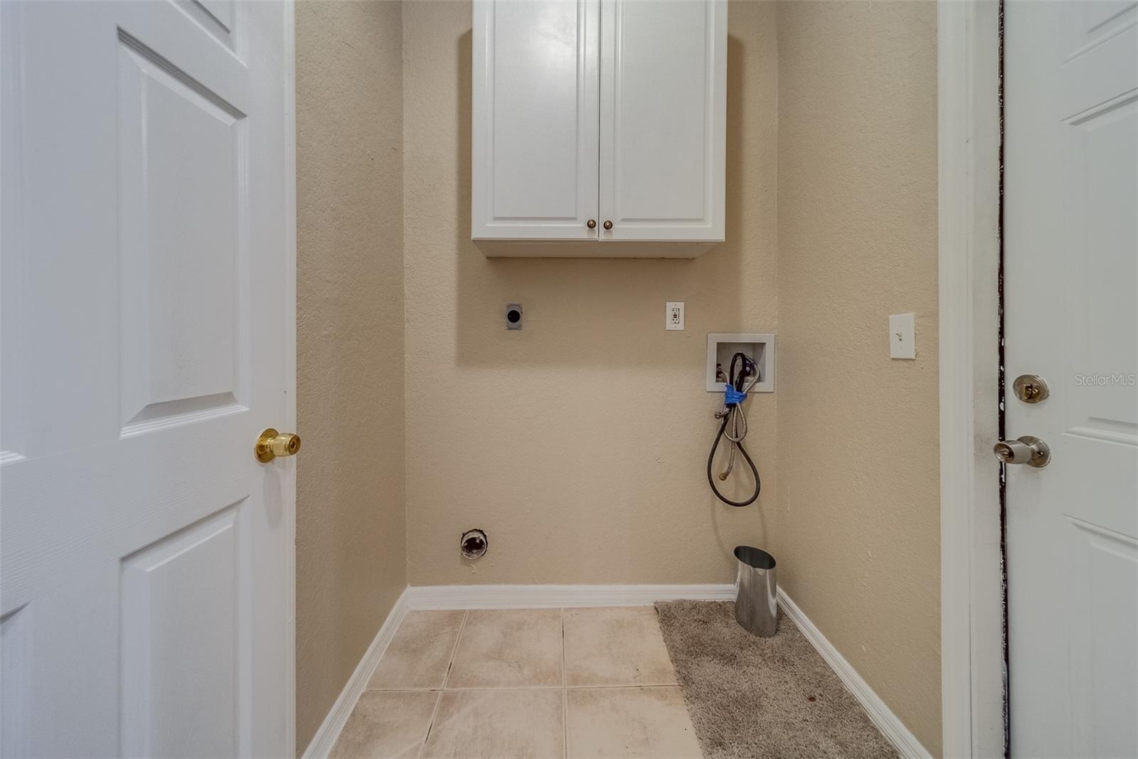 Laundry room between Kitchen and Garage