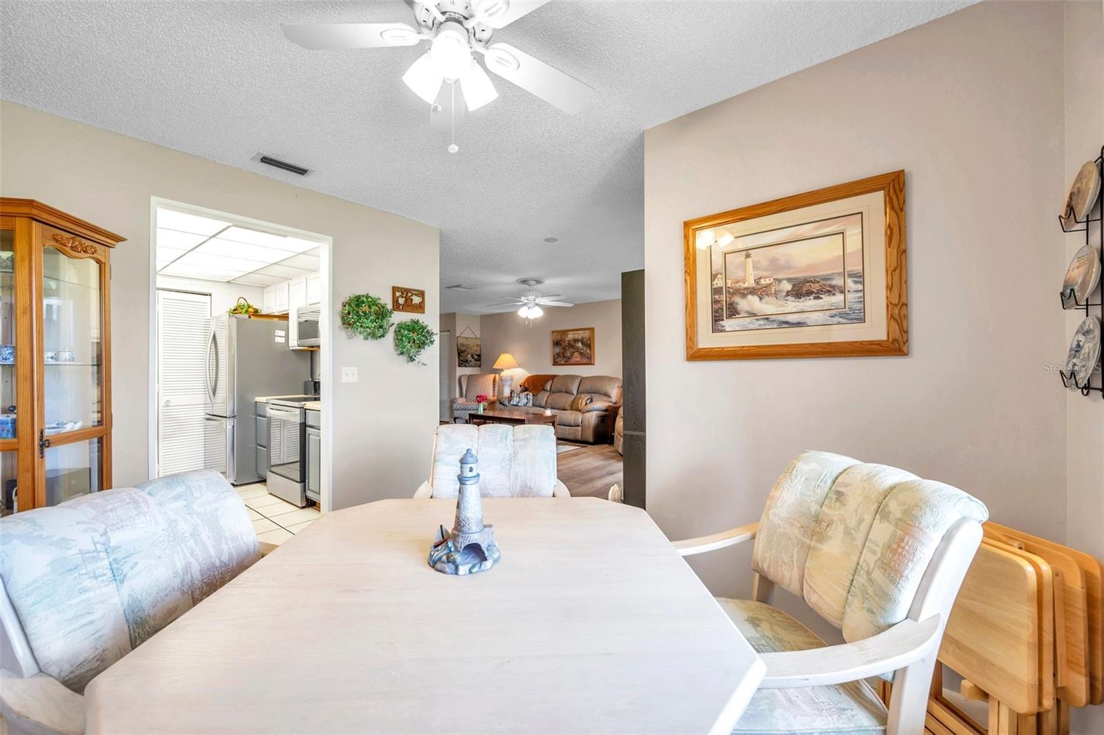 Eating area off livingroom and kitchen