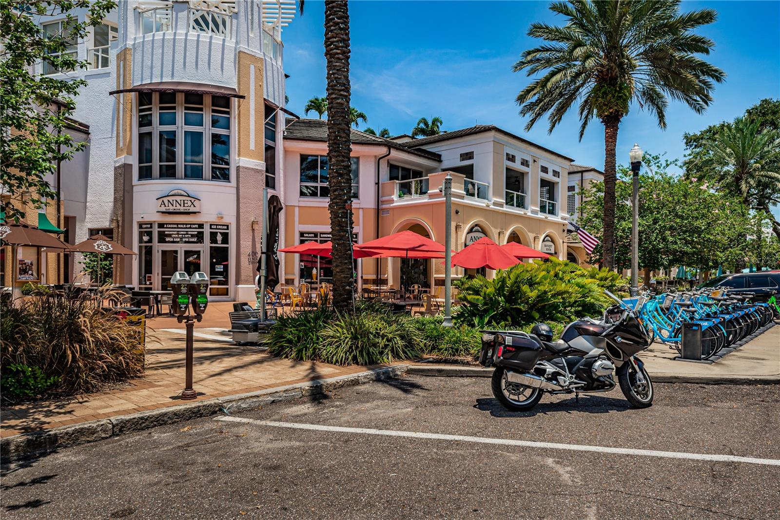 Shops and restaurants along downtown St Pete