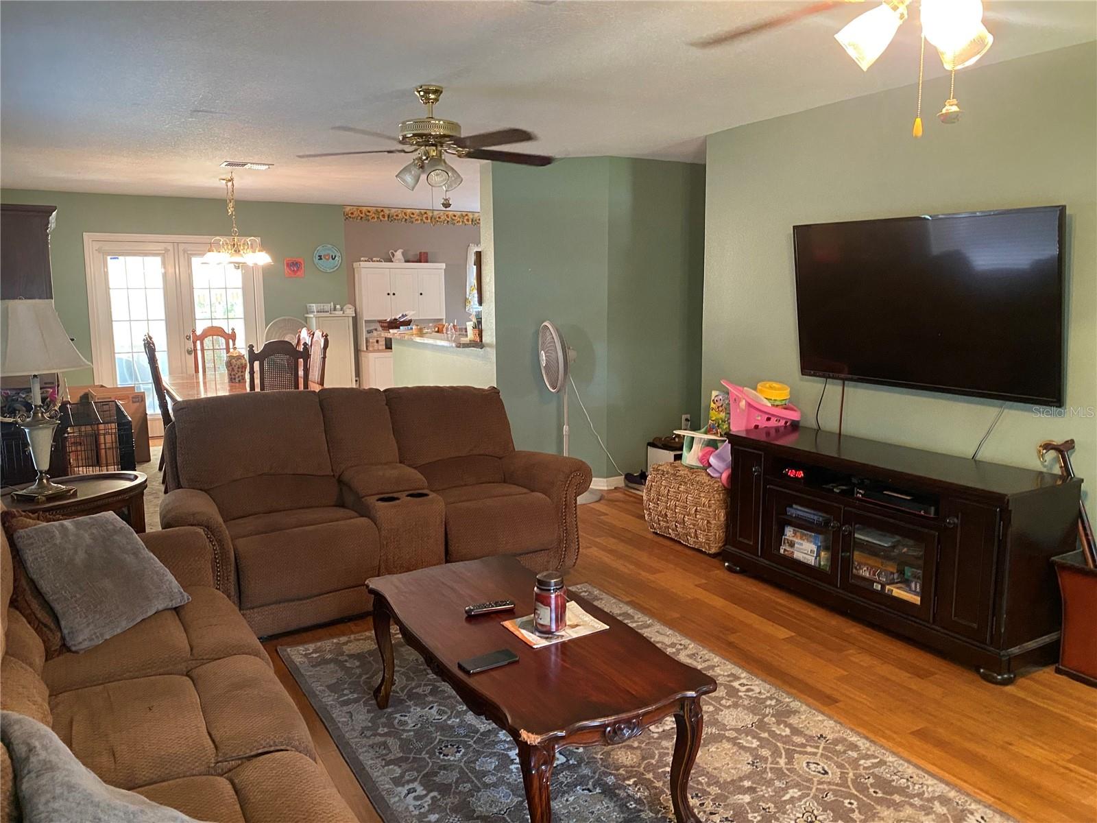 Living room/ dining room combo