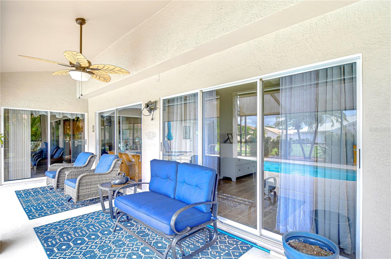 Large screened and covered lanai!