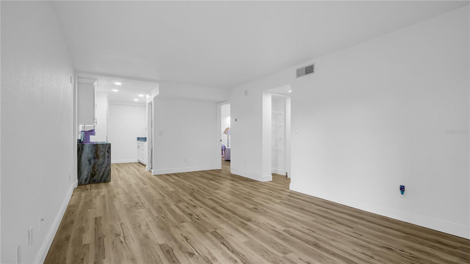 Kitchen and family room combination