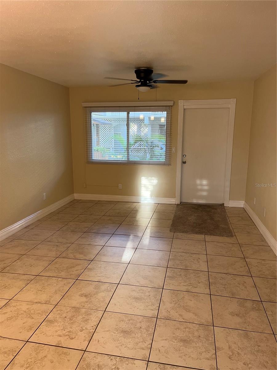 LIVING/DINING ROOM