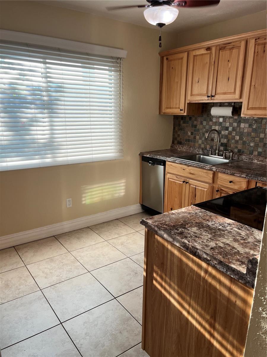 KITCHEN/BREAKFAST NOOK