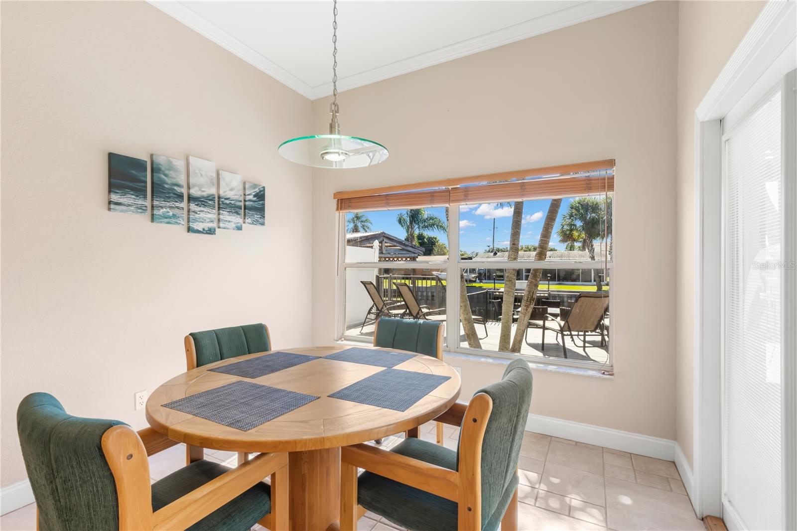 Waterside Breakfast Nook