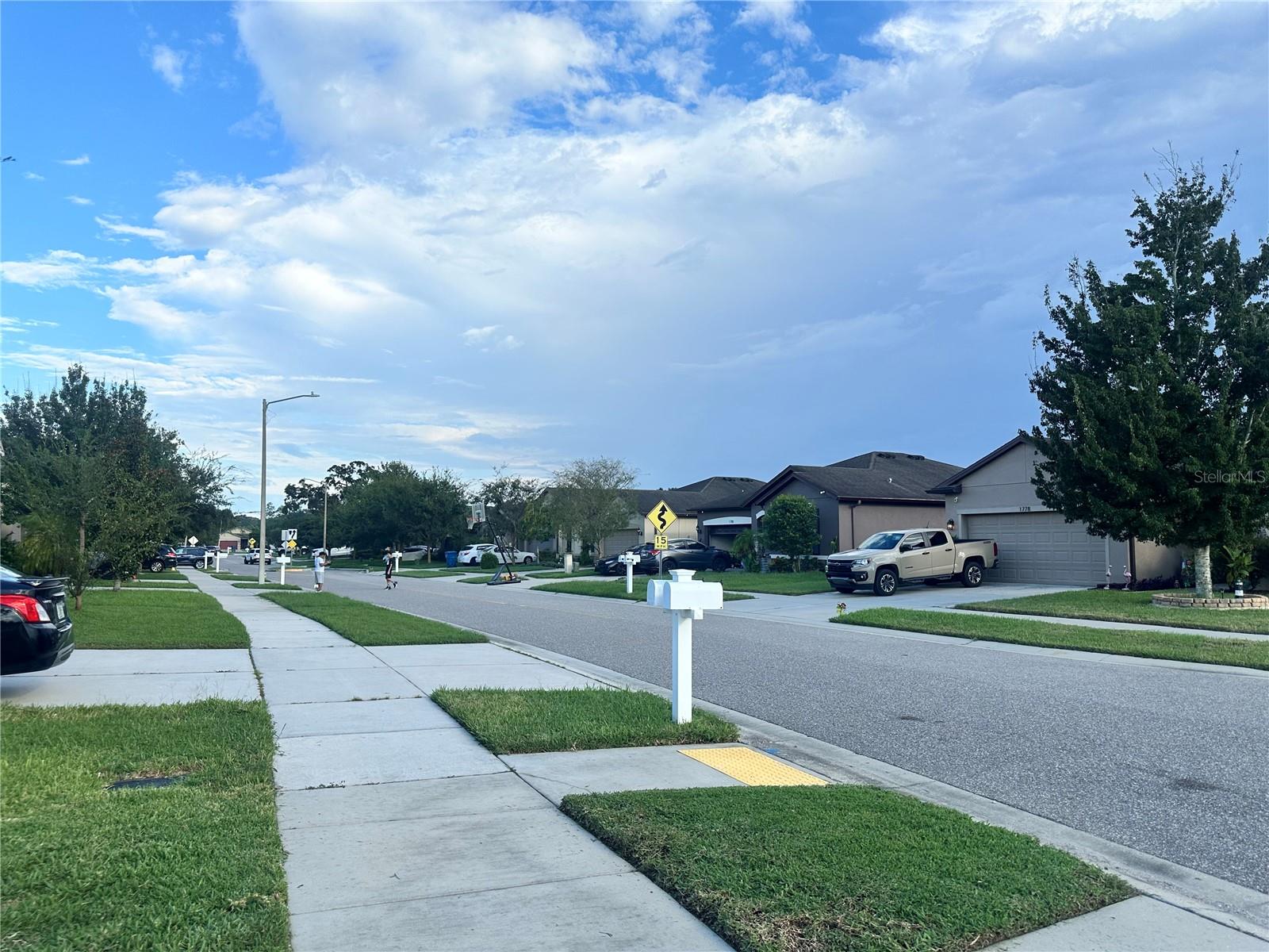 Front view neighborhood