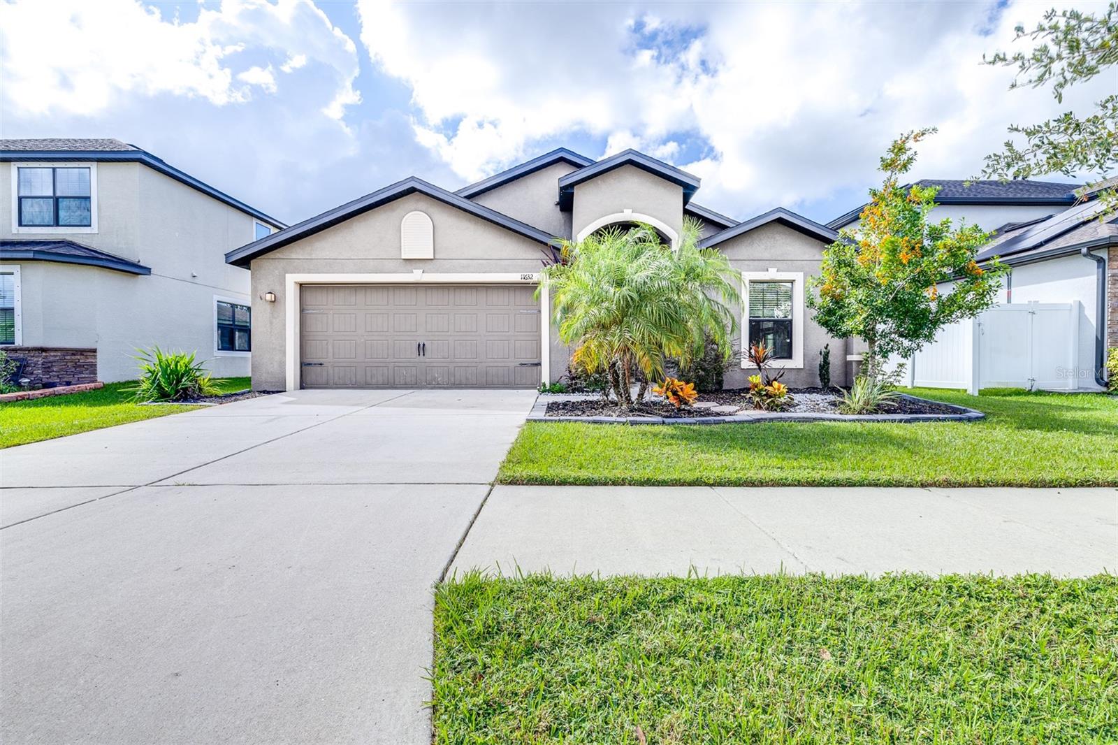 Charming Contemporary Ranch on Conservation Lot