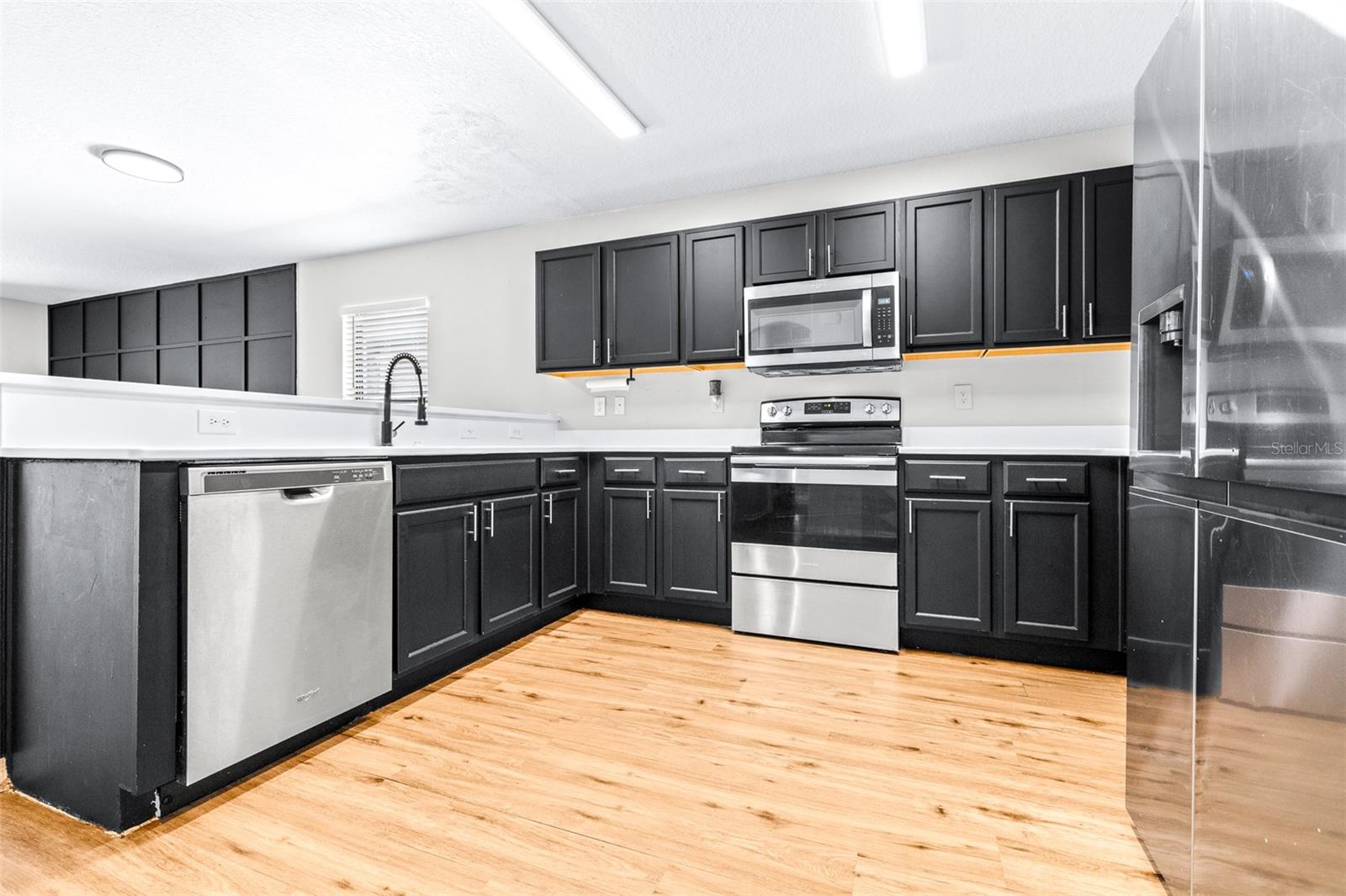 Gorgeous black and white kitchen...a chef's dream!