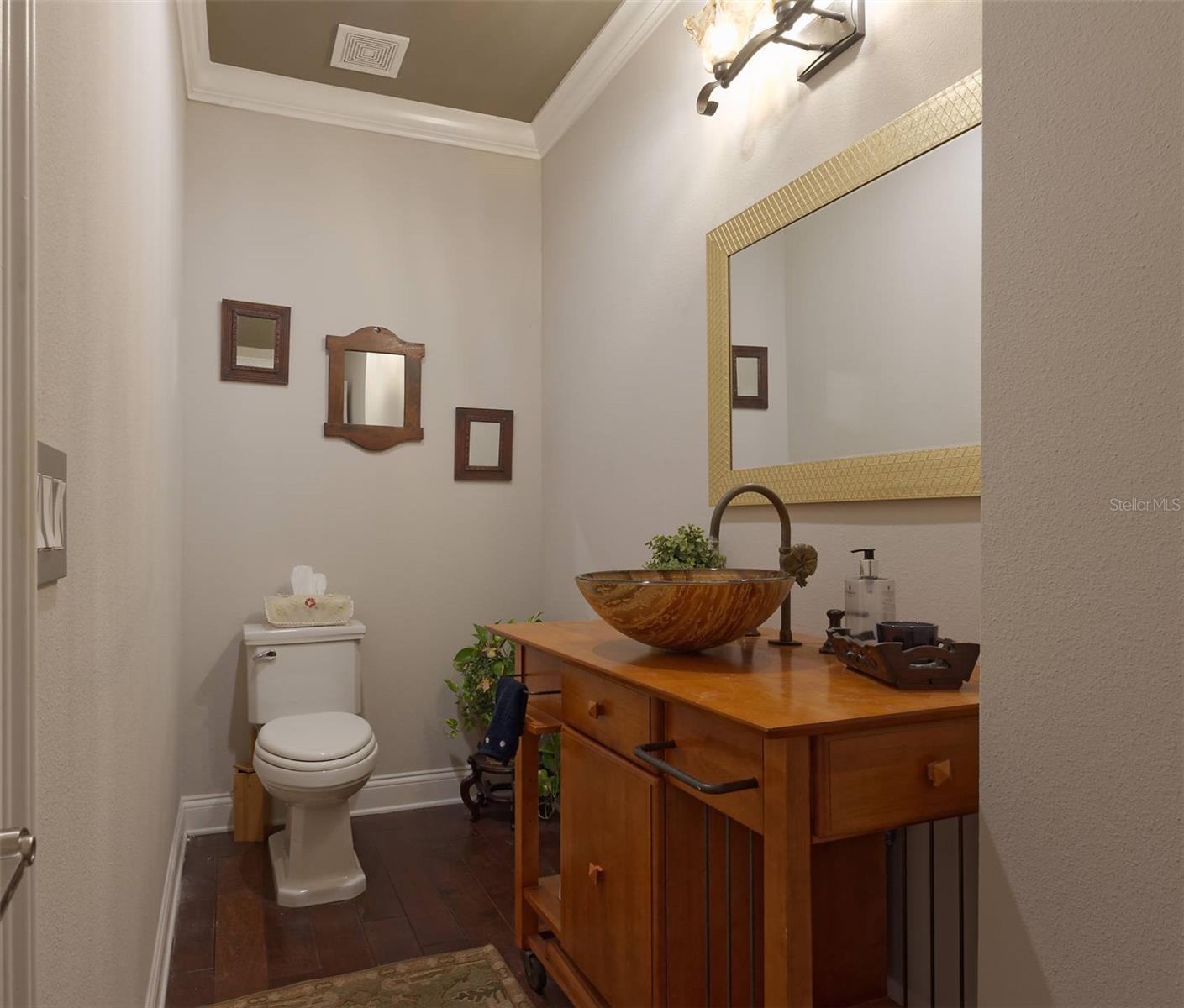 FIRST FLOOR BATHROOM