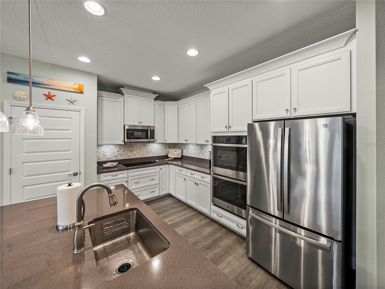 Kitchen Solid Wood Cabinetry and Crown Molding