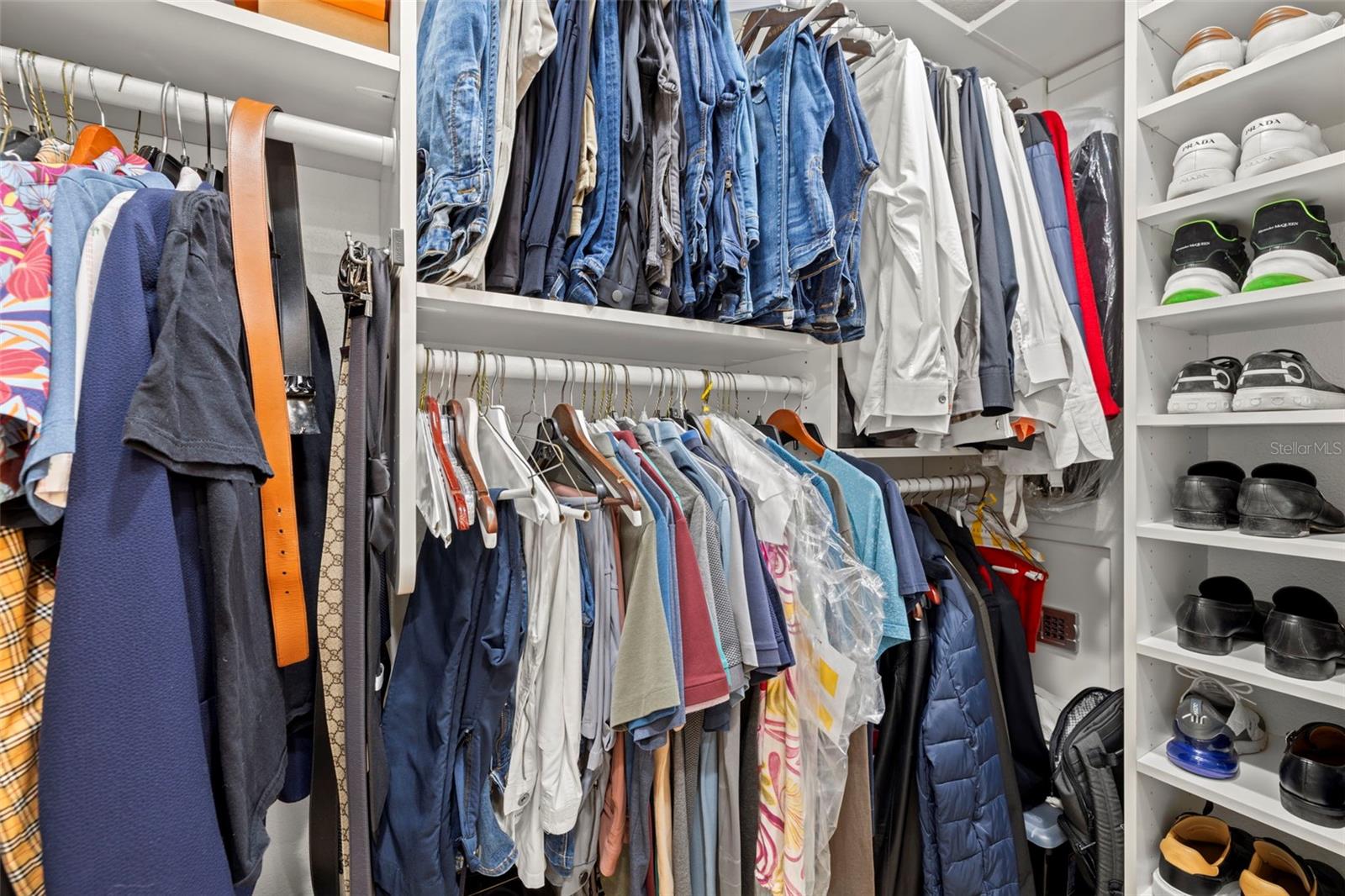 WALK IN CLOSET WITH ORGANIZERS