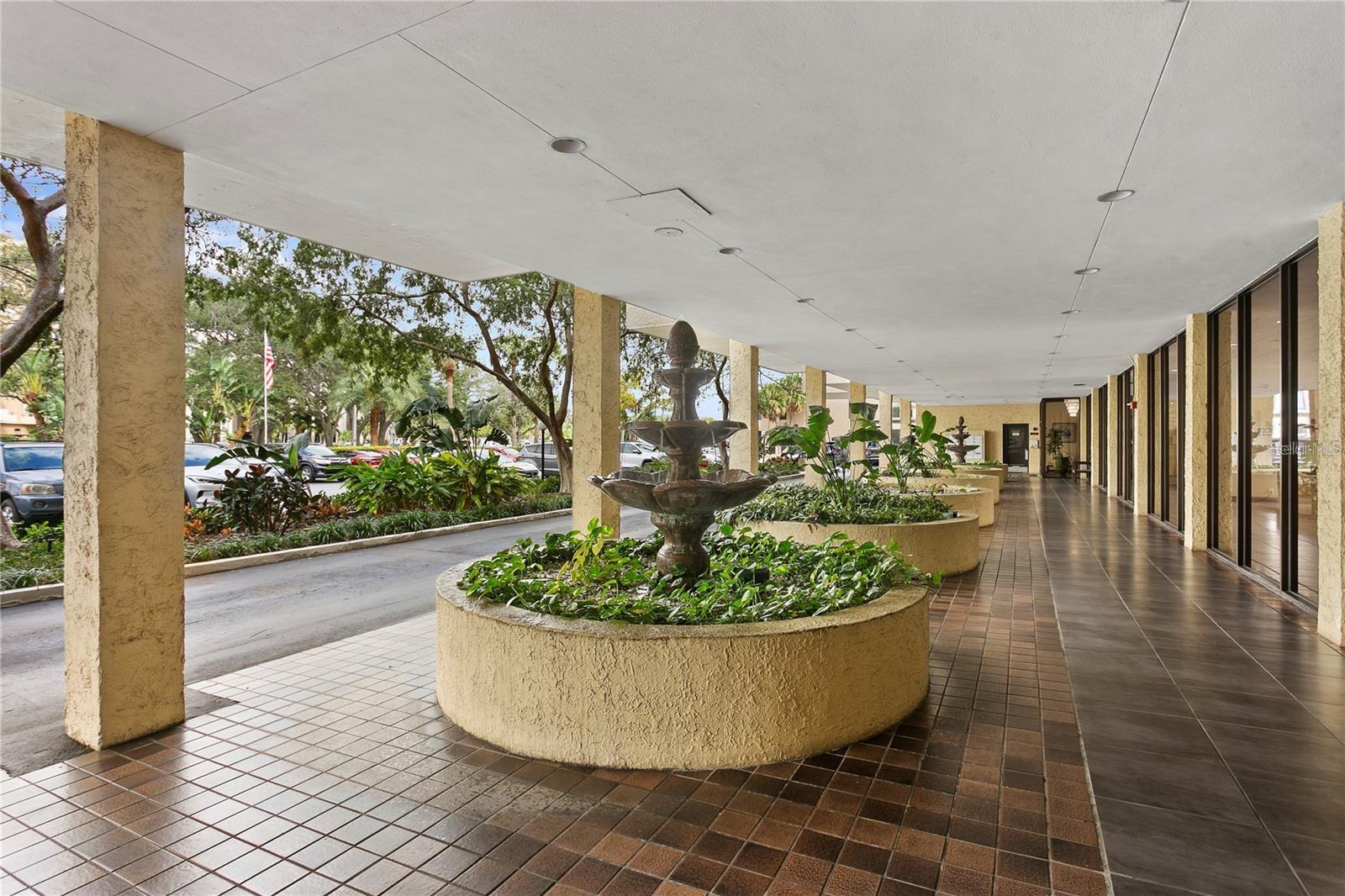 ENTRANCE TO MARINER CONDOMINIUM