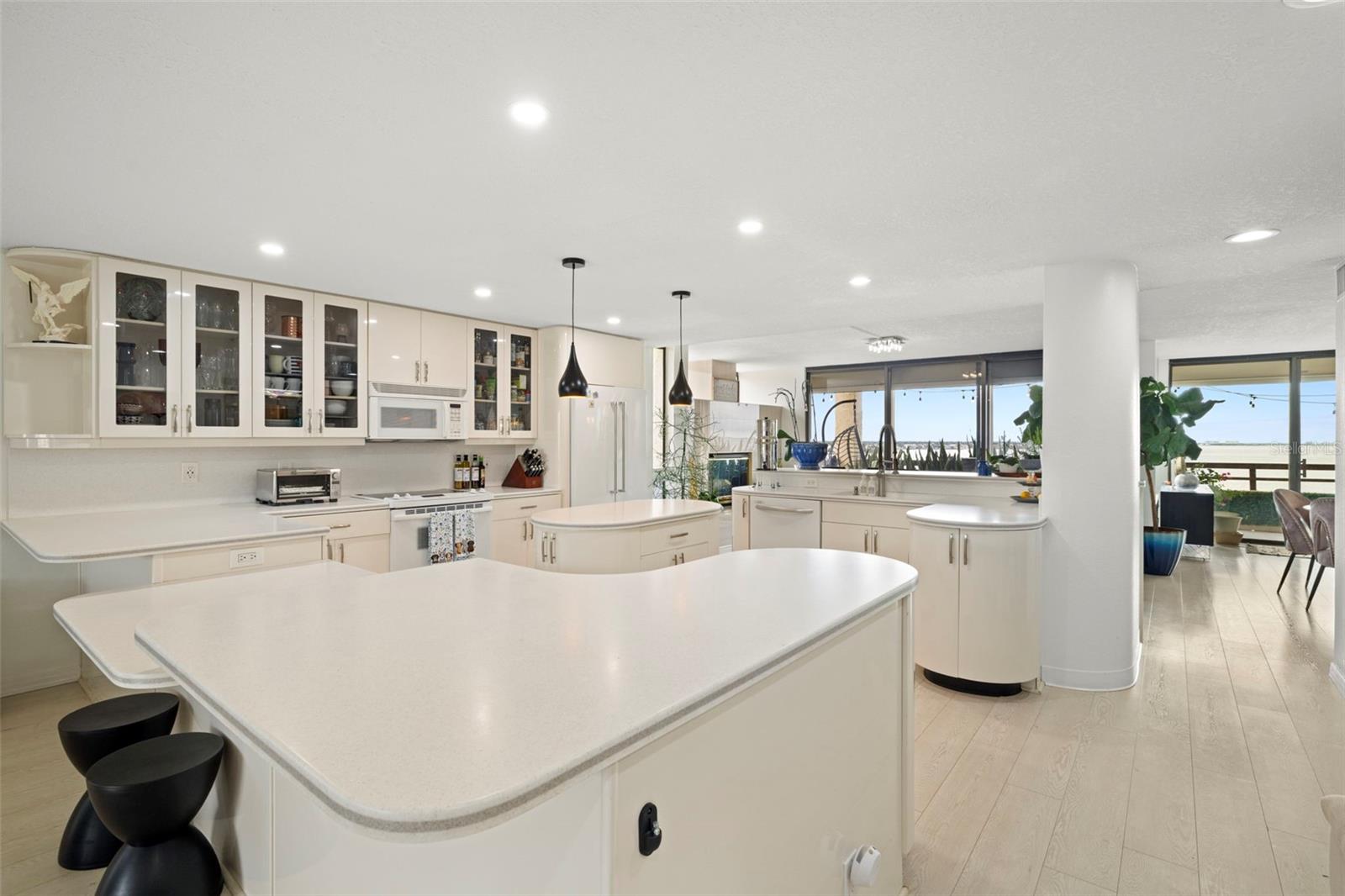 BEAUTIFUL OPEN KITCHEN, PENDANT LIGHTING, GLASS DOOR CABINETRY, CENTER ISLAND