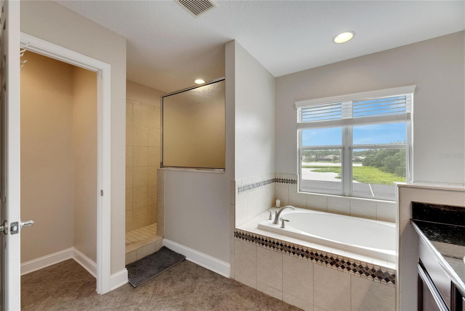 Primary Bathroom w/Garden Tub