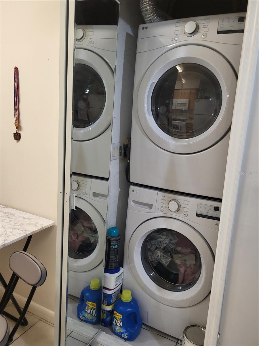 WASHER / DRYER CLOSET