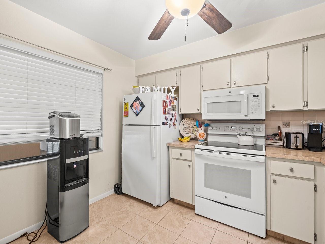 This kitchen is bright and spacious, ideal to have a little dinner table.