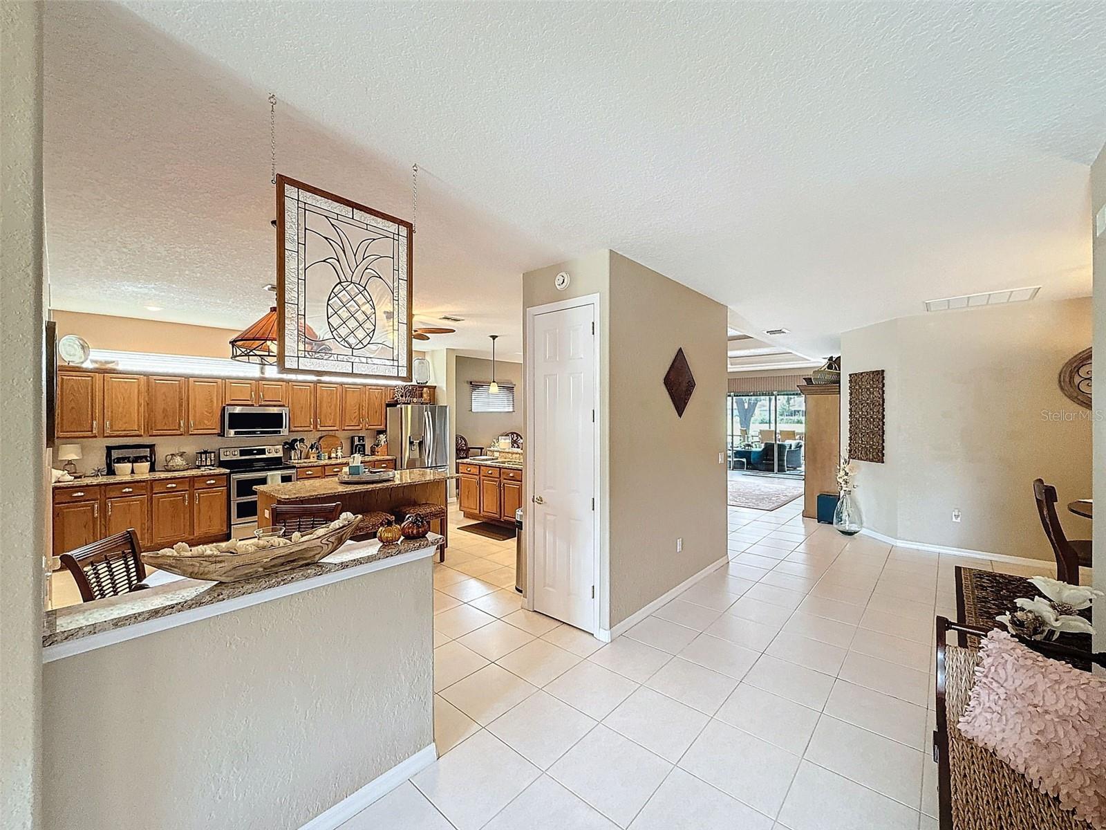 Foyer/ Breakfast Nook