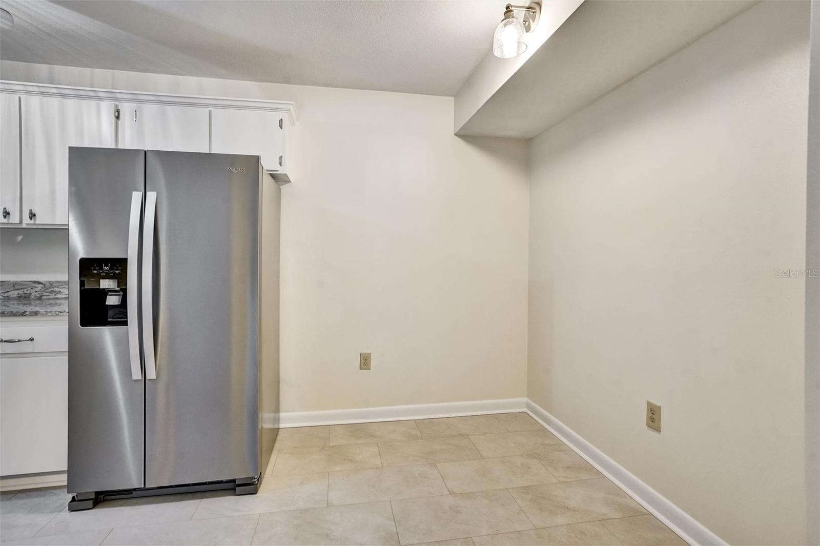 New Stainless fridge and Dinette, New flooring!