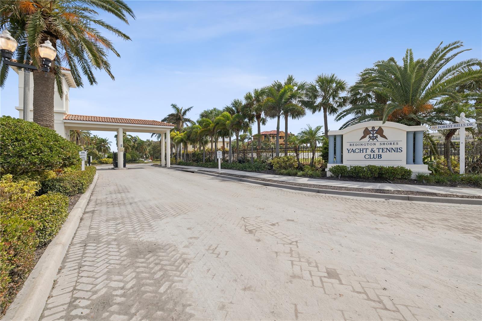 Redington Shore Yacht Club & Tennis Club community entrance