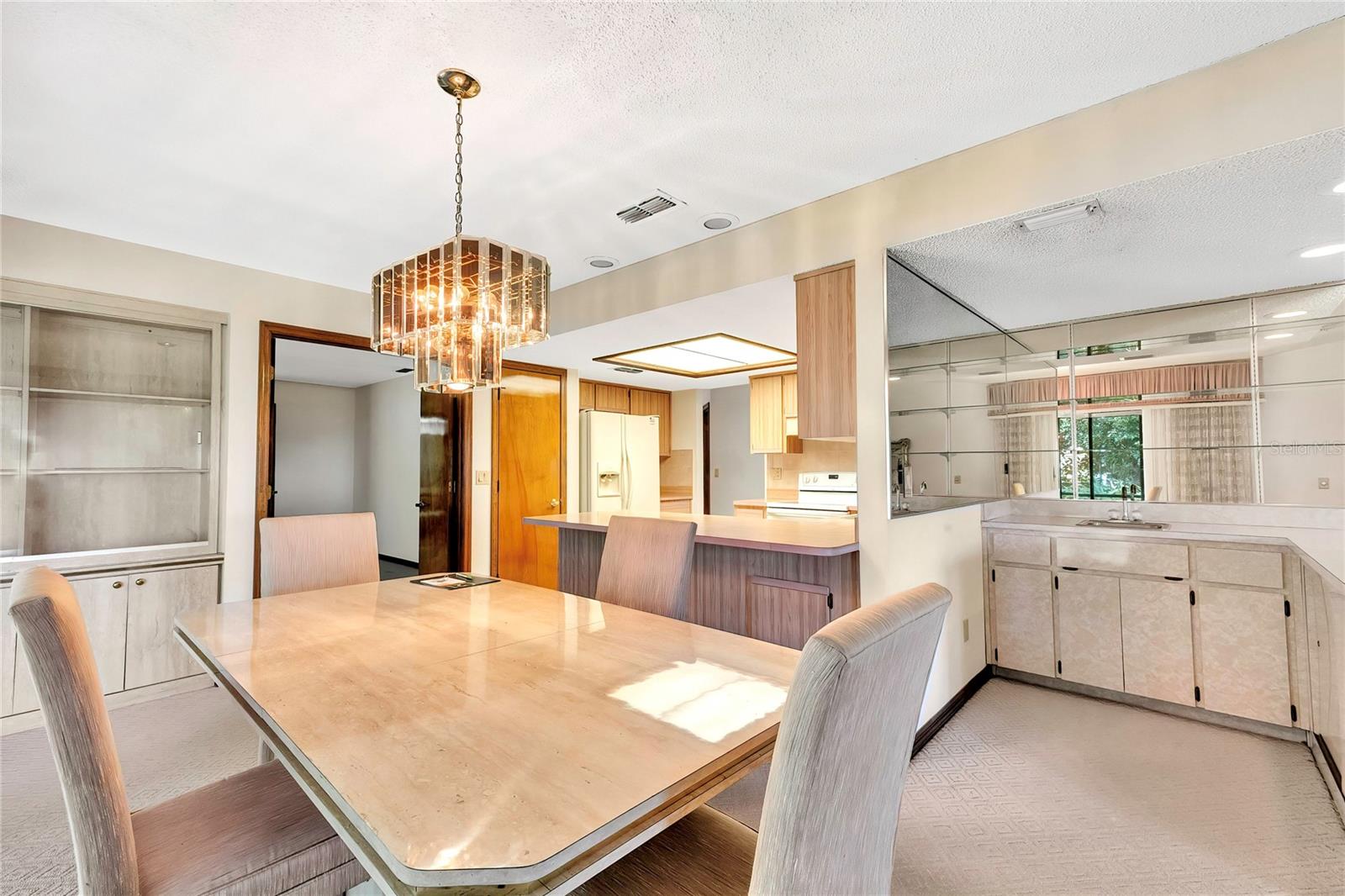 Dining area and wet bar