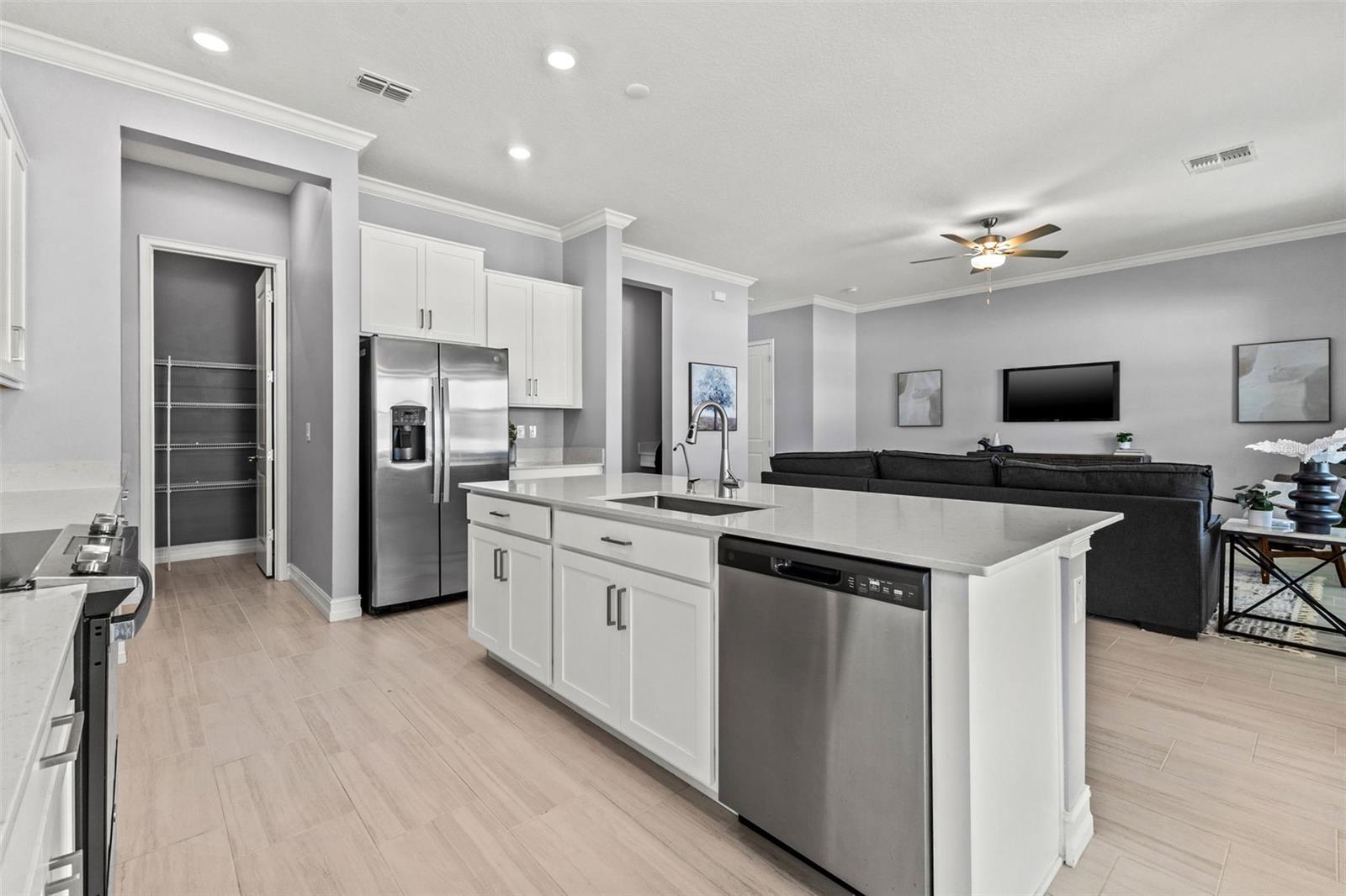 Kitchen with walk-in pantry and butlers nook