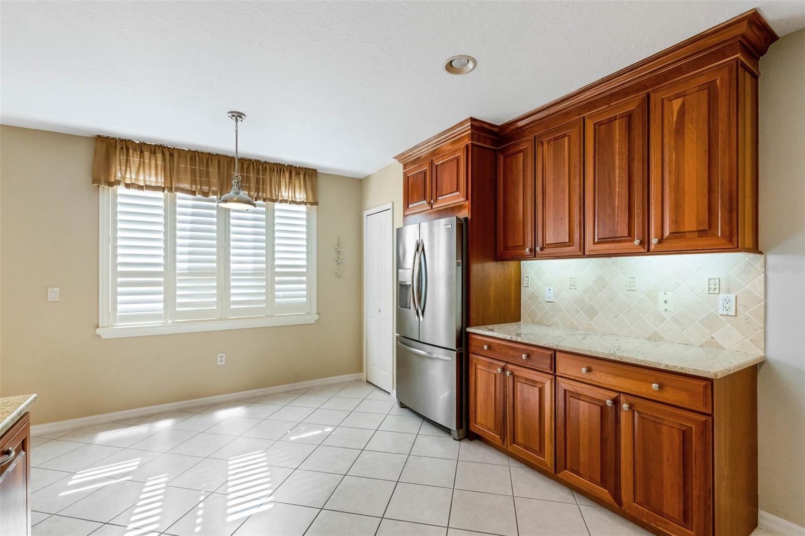 Eat-in kitchen and pantry!