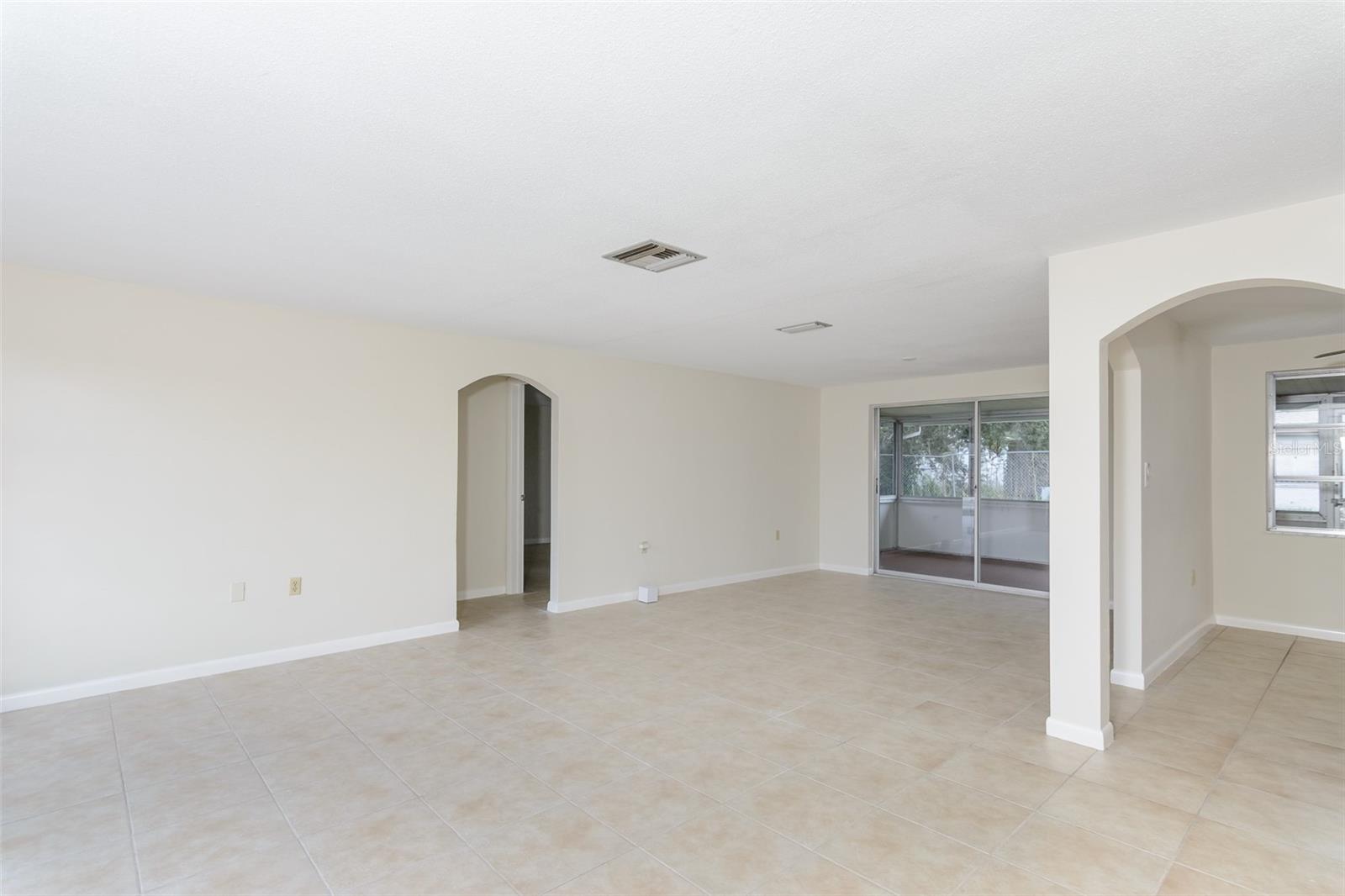 Dining/living Room Combo