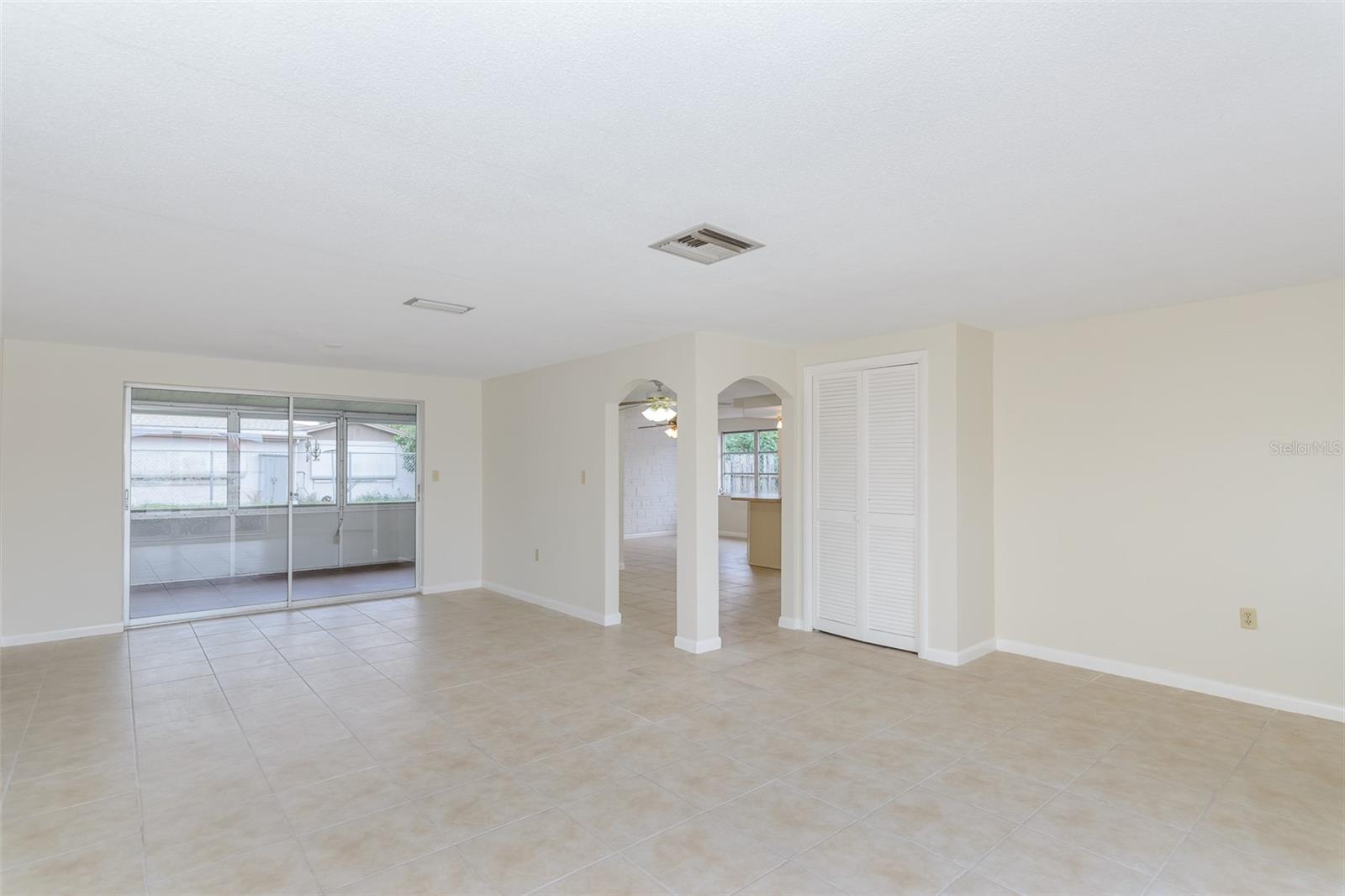 Dining/living Room Combo