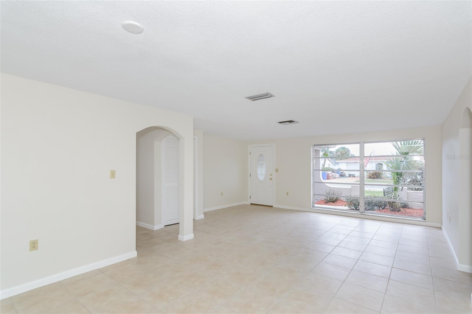 Dining/living Room Combo