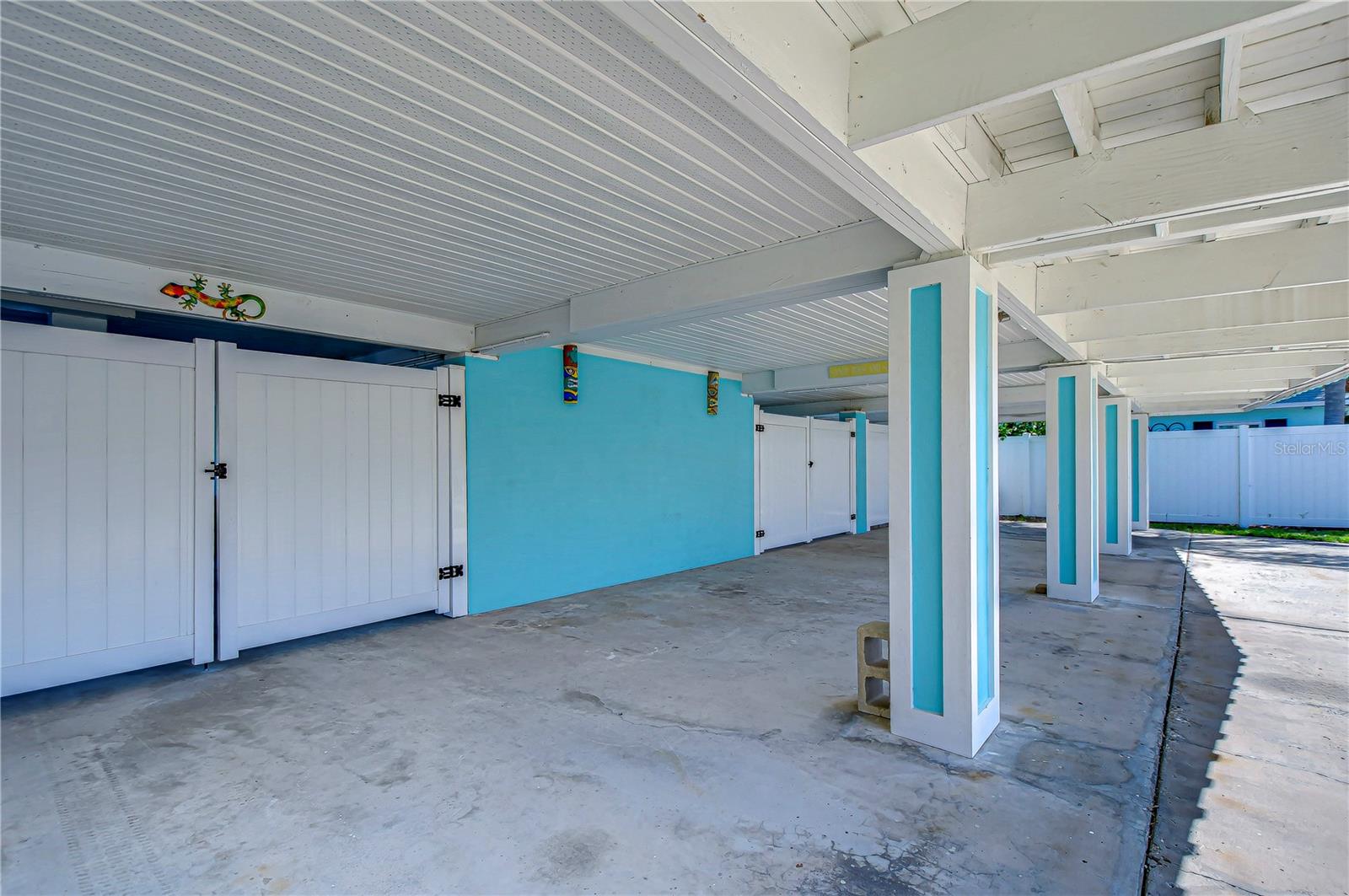 There are so many different options for this space under the main home - you can keep and utilize as a carport or get a little creative with the space to maximize outdoor living