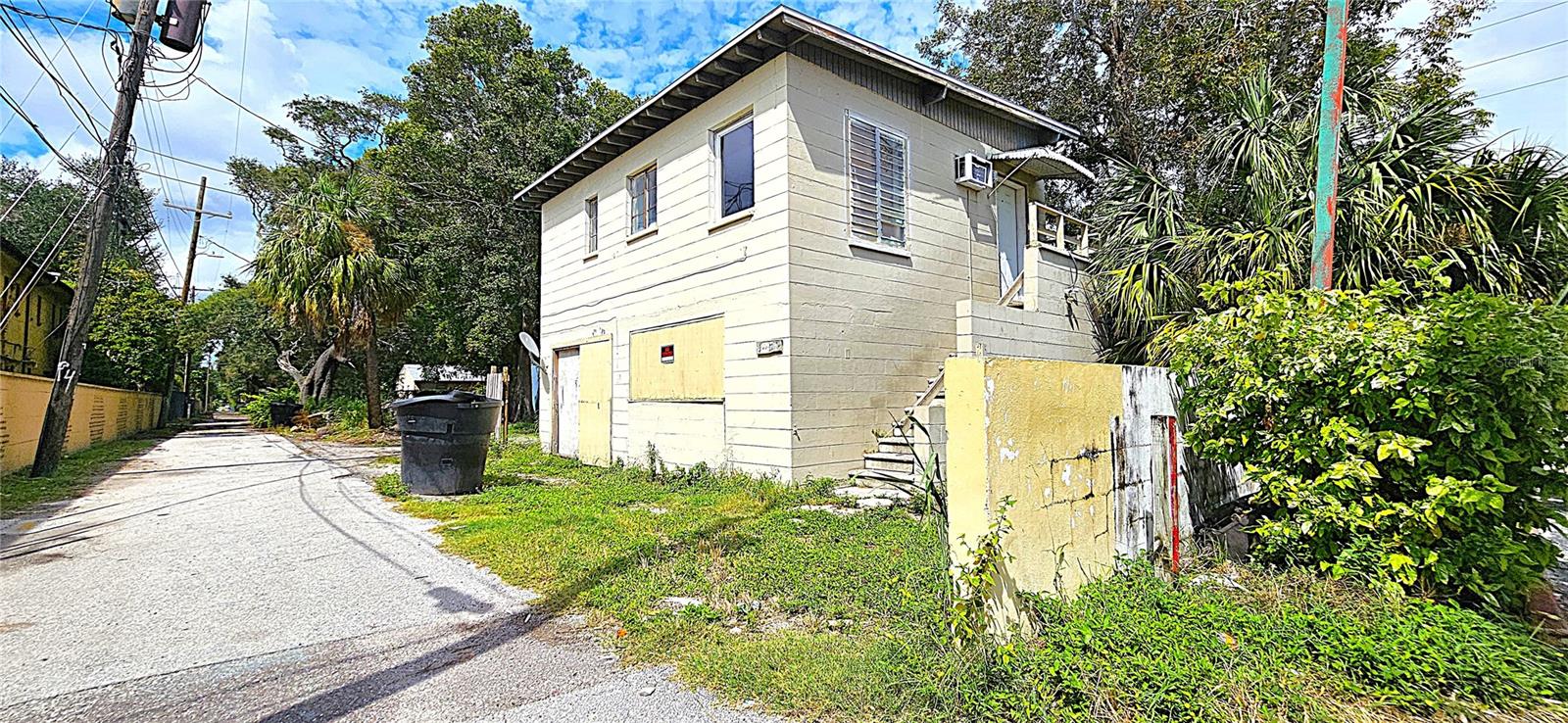 Rear3418 2nd Ave S, St. Petersburg, FL 33711: 1 Bedroom, 1 bathroom, attached garage.