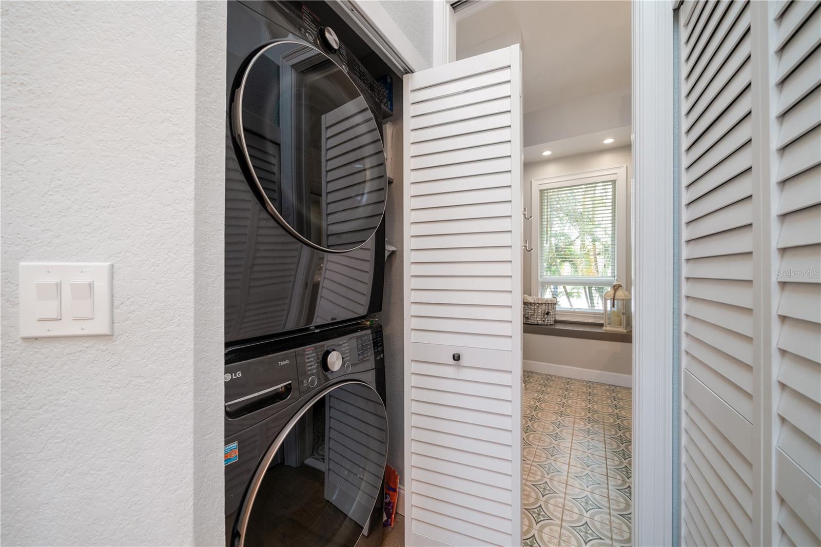 LAUNDRY CLOSET