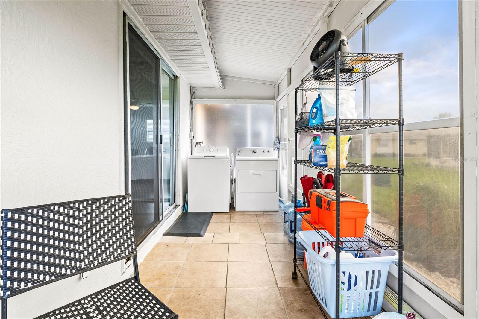 Screened in lanai & laundry