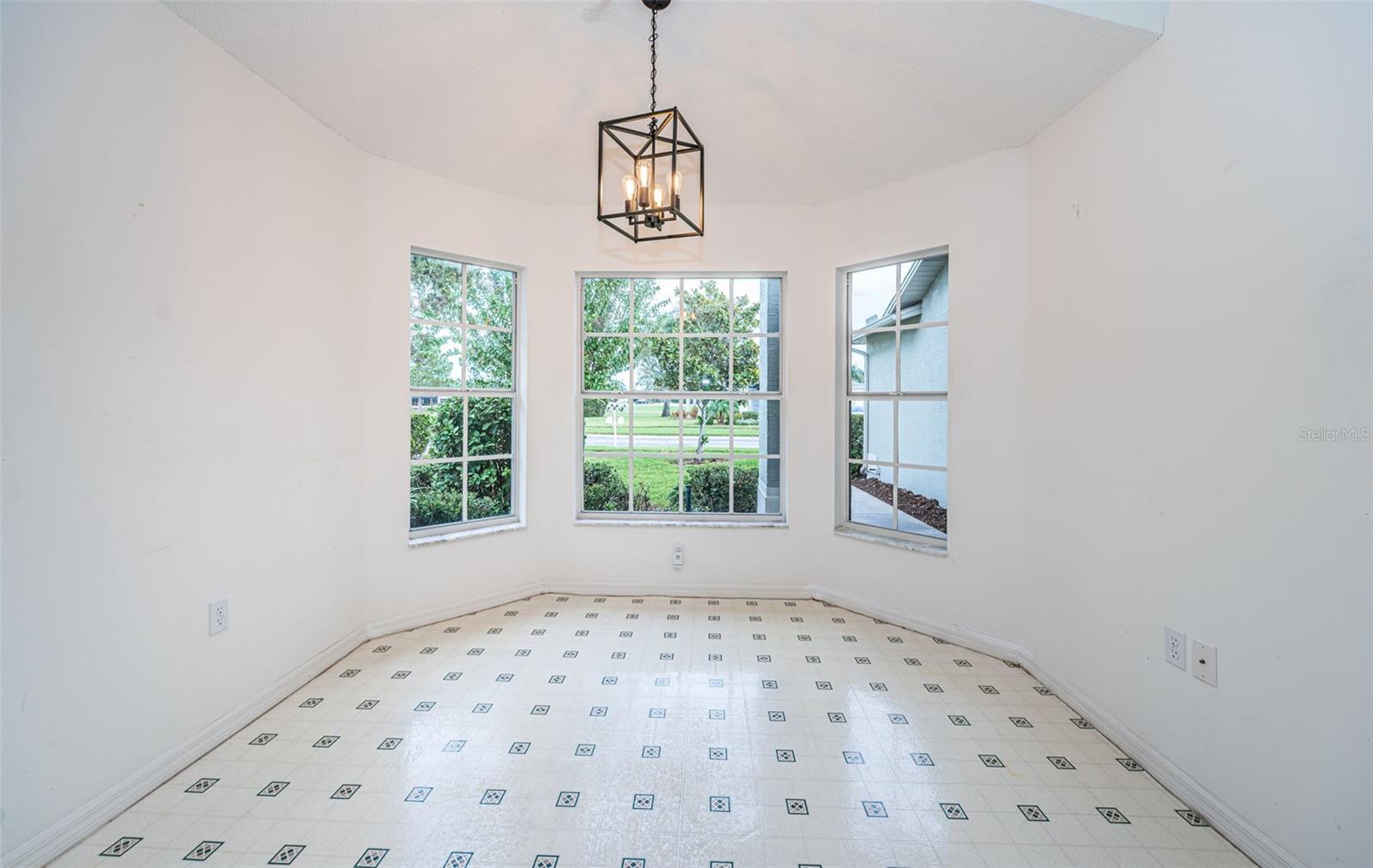 Eat In Kitchen Overlooking Golf Course and Pond