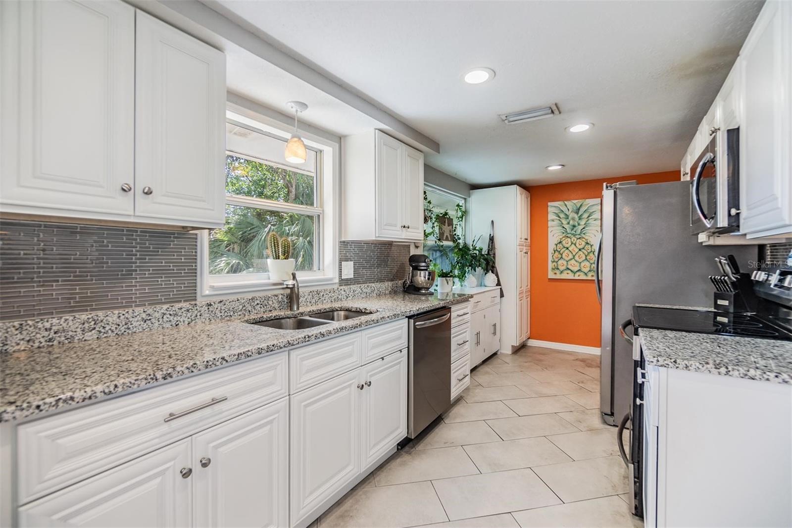 Kitchen with plenty of counter and cabinet sspace