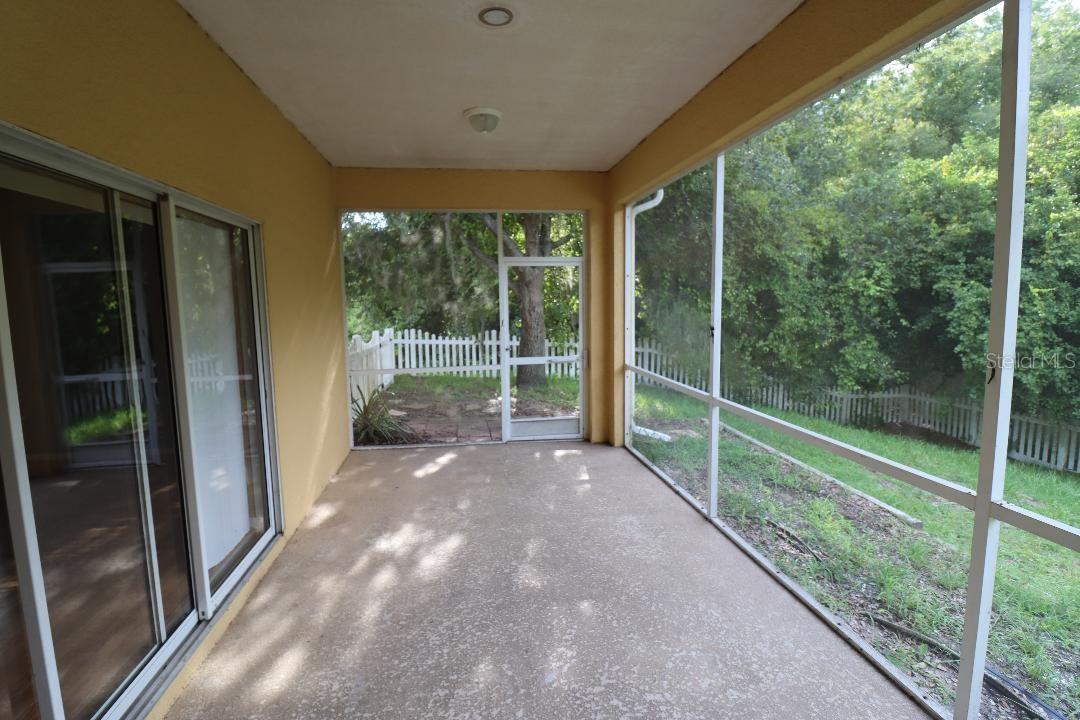 Rear Porch (screened)