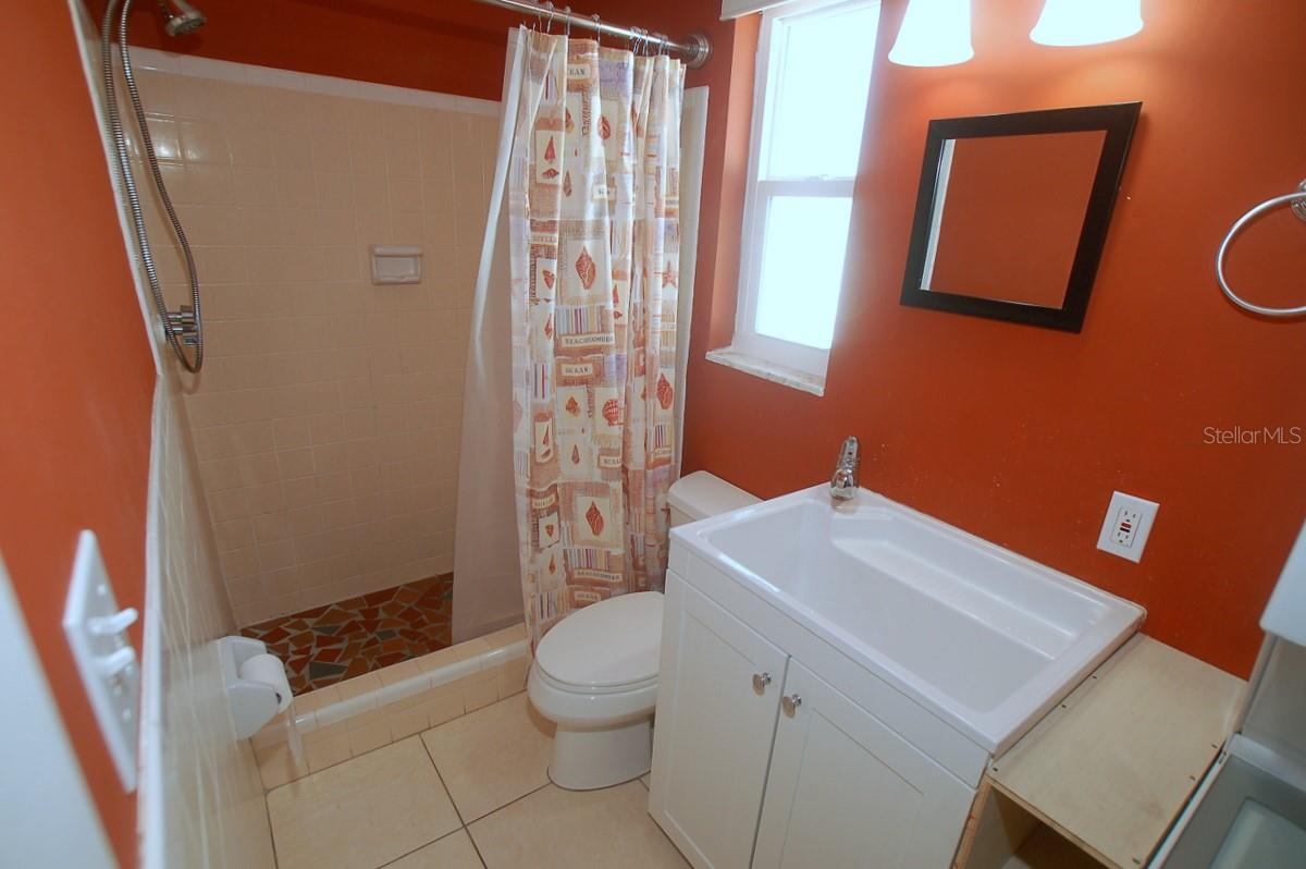 2nd Bathroom