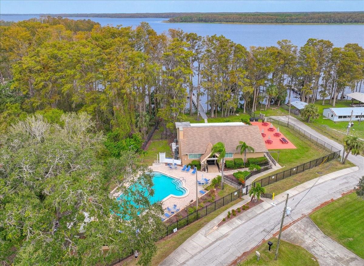 Lodge access to Lake Tarpon and pontoon boats