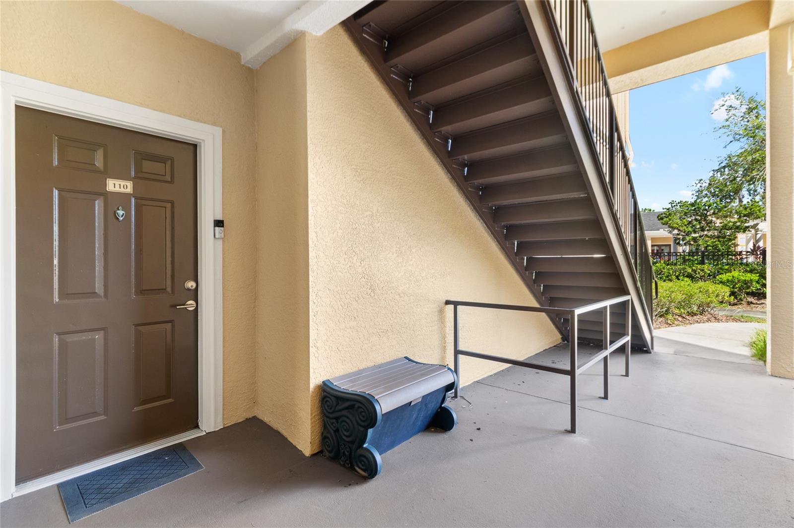 Bench with trash bin for valet pick up.