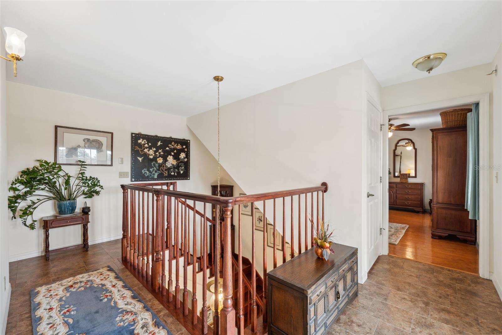 Open top landing. Leading to the primary bedroom.