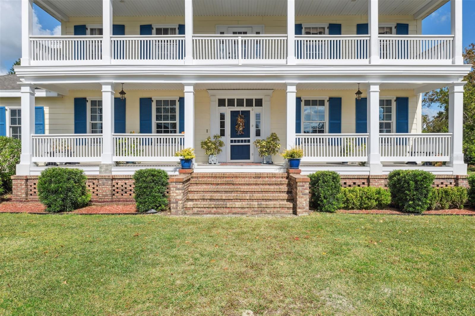 Massive front porch and balcony!