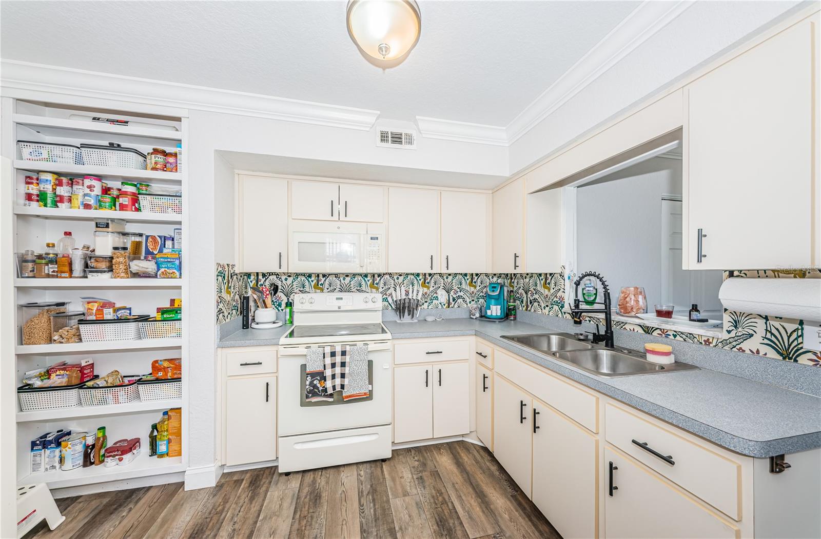 Kitchen built in pantry