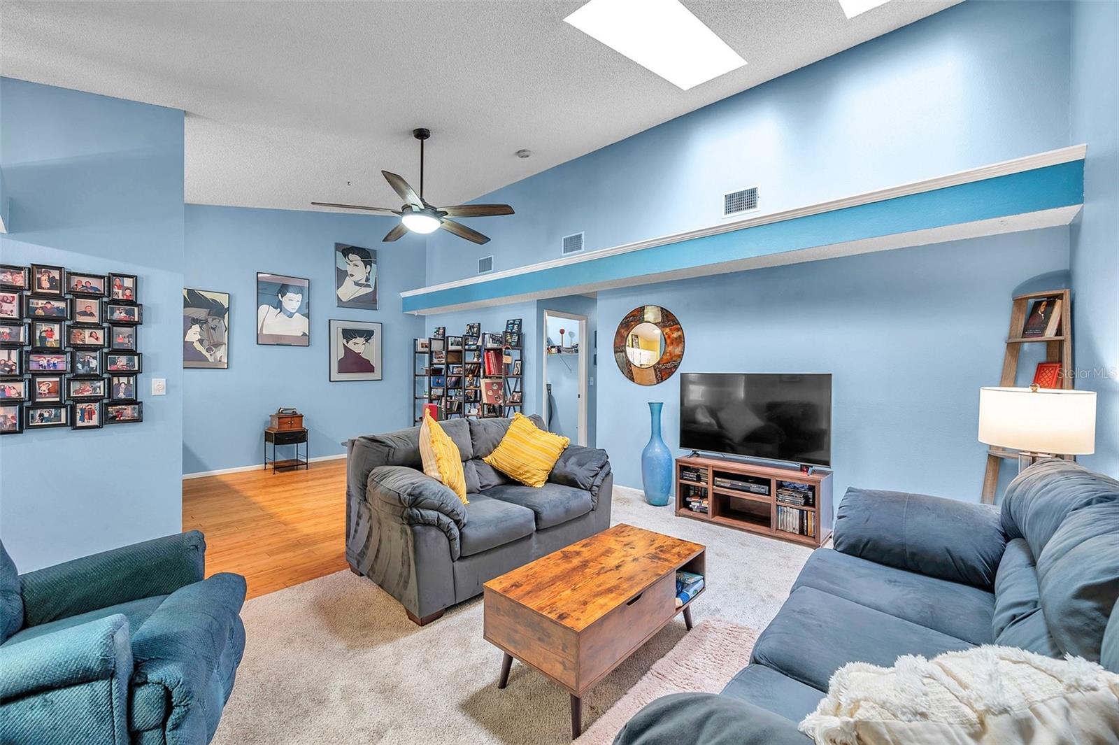 Livingroom with high ceilings and plant shelves