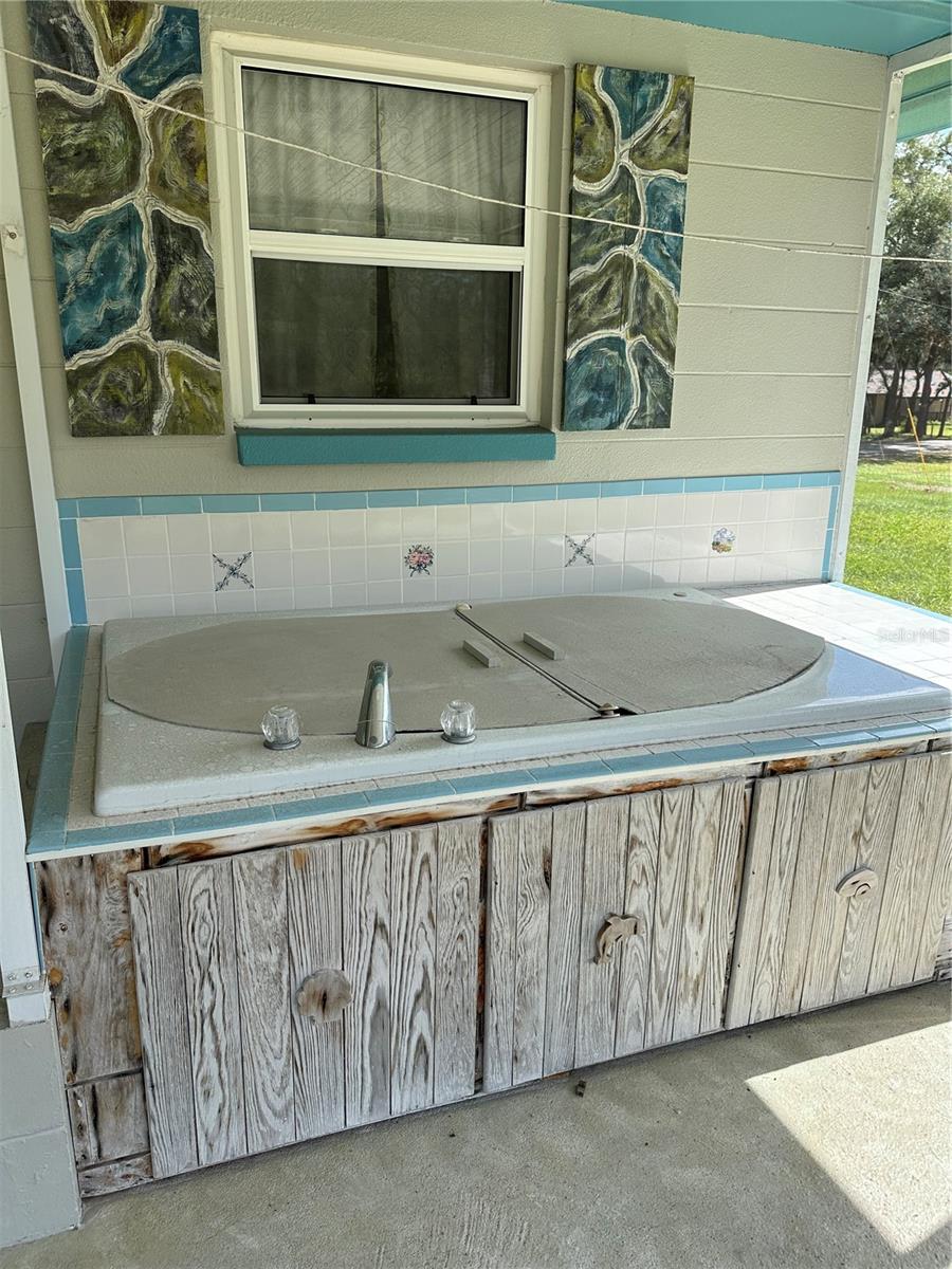 Back porch- jacuzzi tub