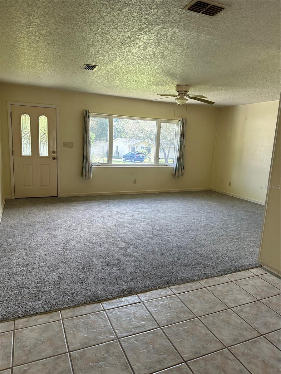 Entrance into livingroom