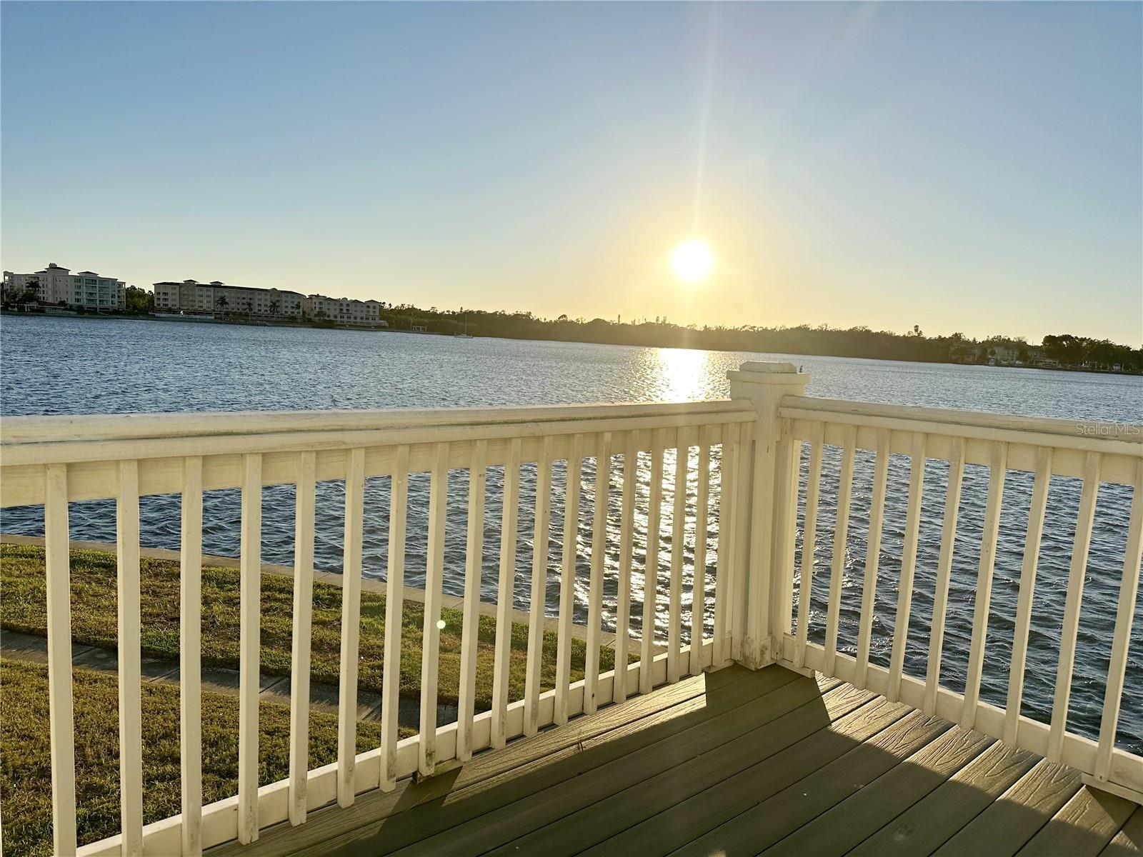 SIDE BALCONY SUNSETTING