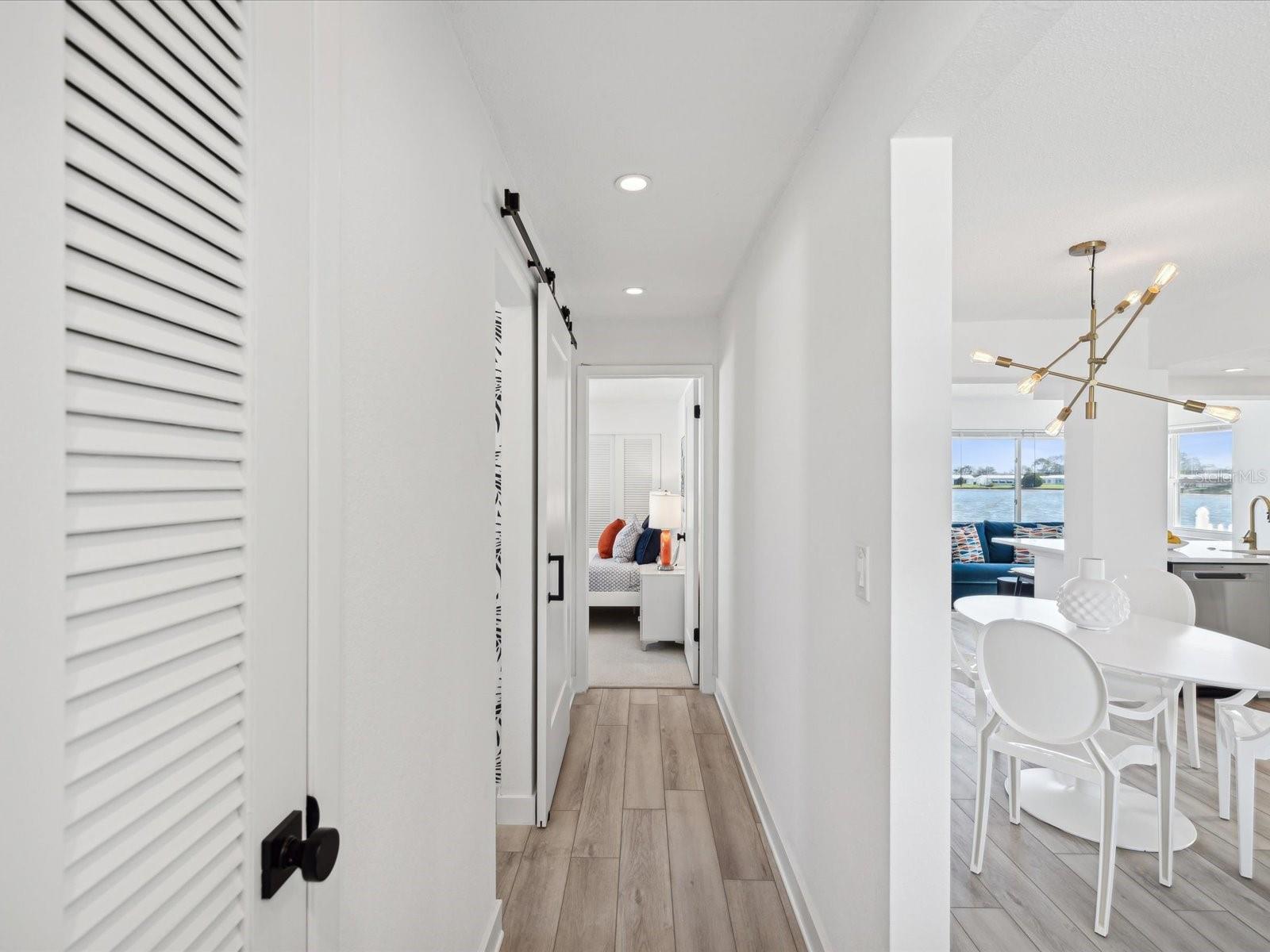 Hallway between both bedrooms