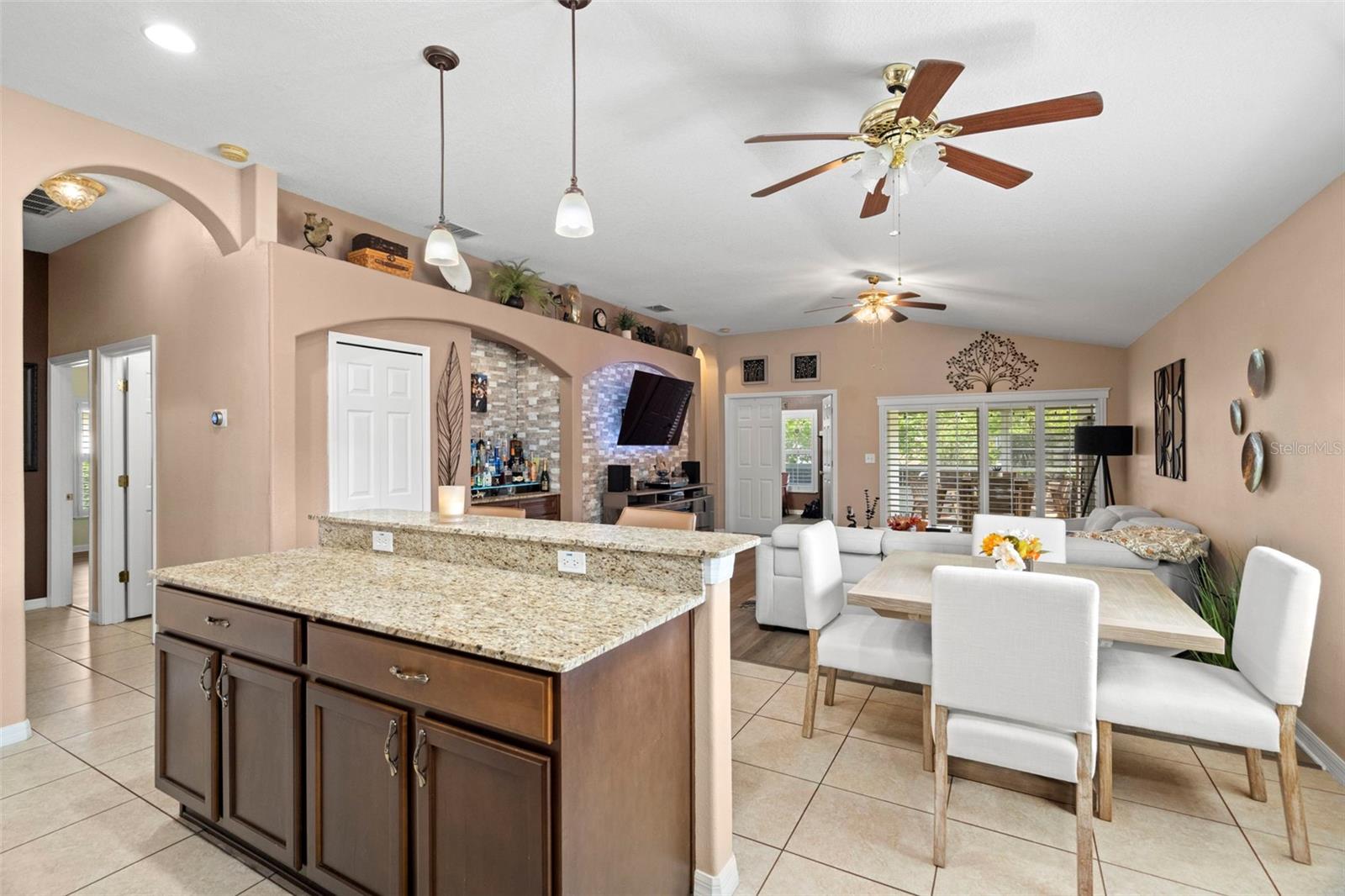 Kitchen/Family room