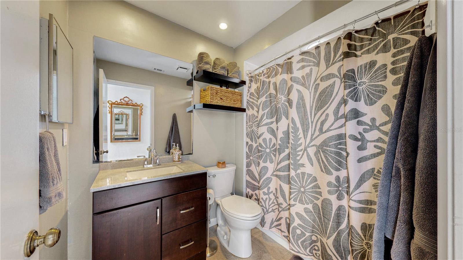 Upstairs full bath with tub shower combination.