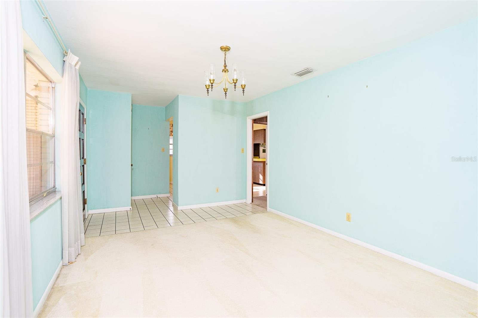 Entryway formal living room